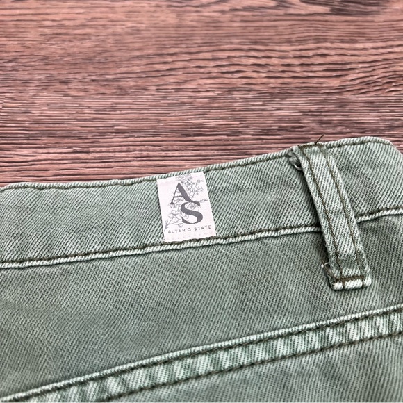 Altar’d State Distressed Ripped Green Women Jeans Size 28 Straight Leg - Picture 7 of 10